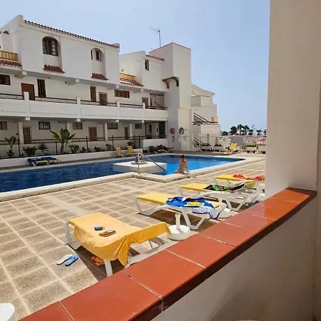 Parque Margarita, Terraza Vista Piscina Apartament