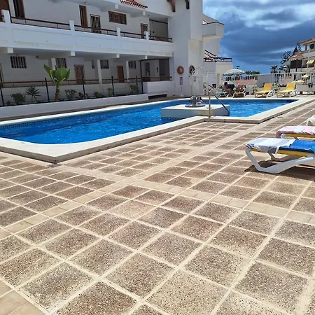 Parque Margarita, Terraza Vista Piscina Apartament